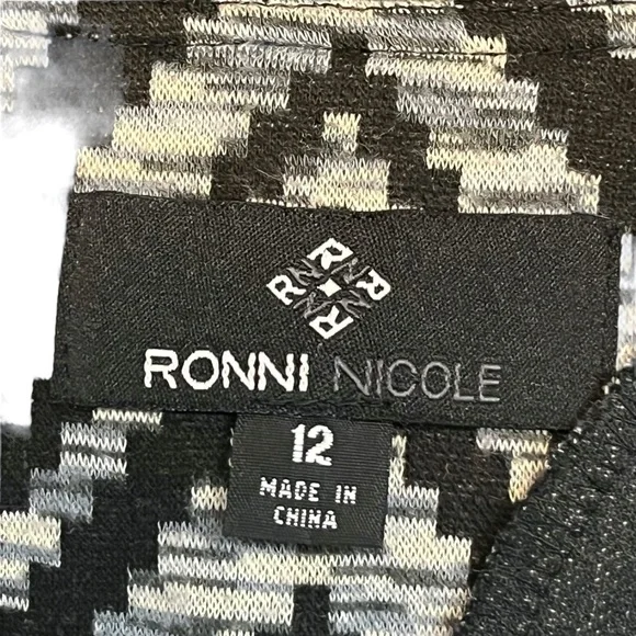 Ronni Nicole Gray & Black Chevron 3/4 Long Sleeve Mini Knit Sheath Dress sz 12 - Picture 16 of 16
